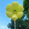 Arreglo de decoración con globos sonrientes de girasoles para la temporada de graduación, pequeñas flores de margarita, palo de mano para niños, accesorios de fotografía para puesto