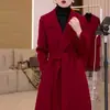 Ropa Exterior de Lana Festiva Roja de Año Nuevo para Mujer Otoño e Invierno 2025 Nueva Elegante Clásica Aspecto Adelgazante que Reduce la Edad Ropa Exterior Ni Zi