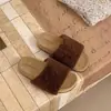 Chinelos de pelúcia com sola grossa retrô para mulheres, adequados para usar ao ar livre, novo estilo outono e inverno 2026, sapatos sem cadarço, chinelos de algodão estilo fada Birkenstock