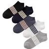Calcetines calcetines de hombre a rayas blancas y negras grises algodón transpirable desodorante calcetines de otoño e invierno boca baja ins calcetines de hombre de moda calcetines de barco