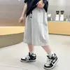 Shorts Jeans Estilosos de Verão para Meninos 2026 Novo Estilo para Crianças de Meia-Idade e Mais Velhas Calças de Pernas Largas para Meninos Roupas Casuais de Verão para Crianças