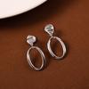 Pendientes minimalistas de nicho con forma de anillo geométrico, con clip para la oreja, sin agujeros, con placa de incienso antimosquitos, elegantes y a la moda, con orejas brillantes.