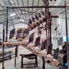 Fabricante de Foshan Personaliza Nuevas Escaleras de Estilo Chino con Peldaños de Roble Rojo, Barandillas de Acero al Carbono, Vigas Cuadradas, Pasamanos Interiores y Estructuras de Acero y Madera