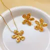 Collar de Flor de Moda Europea y Americana Acero Inoxidable 18K Colgante con Relieve de Pétalo Cadena para Clavícula Asimétrico Collar de Acero de Titanio para Mujer