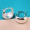 Pendientes redondos de cobre bañados en plata de ley de 2 x 1,5 cm. Pendientes de AliExpress con efecto tiembla.