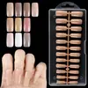 Set al por mayor de uñas casuales portátiles Parche de uñas Manicura nude para mujer Parche de uñas Color transparente hielo Producto terminado 240 piezas