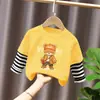 Camiseta de manga larga a rayas de algodón puro para niños, base holgada y versátil, look elegante de dos piezas para niños mayores, top moderno de primavera y otoño