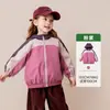 Roupas Infantis Amira 2026 Outono Novo Corta-vento com Forro de Fleece para Meninos e Meninas, Jaqueta com Capuz à Prova de Vento e Impermeável