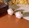 Pendientes Cuadrados de Perlas Exquisitos y de Alta Gama Estilo Nuevo 2026 para Mujer, Diseño de Nicho Francés, Pendientes Simples Elegantes de Celebridad de Internet