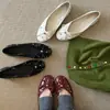 Primer Encuentro con los Mocasines Planos de Boca Baja de Moda y Sencillos con Lazo y Remaches de la Temporada, Mocasines sin Cordones para Mujer