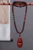 Pequena folha de jacarandá mãe colar pulseira de sândalo vermelho dupla face esculpida incrustada Guanyin Heart Sutra homens e mulheres camisola cadeia pingente