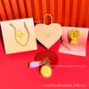 Chaveiro de Biscoito Dourado Puro para Recém-Casados Felizes Buquê de Flores Criativo Conjunto de Presente para Dia dos Namorados e Dia dos Namorados Chinês Atacado Personalizado