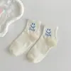 Calcetines para Mujer en Otoño e Invierno Estilo Nuevo Caricatura Cara Sonriente Calcetines de Algodón de Media Pantorrilla para Mujer Son Cómodos, Absorbentes del Sudor, Transpirables y Versátiles para Estilo Campus de Niñas
