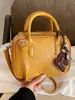 Bolso de mano casual transfronterizo para mujer, nuevo bolso exquisito de verano 2026, moderno y versátil para ir al trabajo, bolso de hombro y cruzado