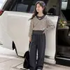 Conjunto de Tres Piezas para Niña Estilo Otoño Chaleco Cosido Sudadera con Capucha a Rayas Pantalones Anchos Casuales Moda Deportiva Estilo Coreano 2026