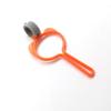 Disponible en stock, nuevo dispositivo de elevación con cordón para bolsa de heces de perro transfronterizo, clip especial para pasear perros, soporte para bolsa de basura para mascotas