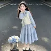 Conjunto de Otoño para Niña Conjunto de Tres Piezas 2026 Nuevo Estilo Chaleco Camisa Falda Lazo Infantil de Otoño Versión Coreana
