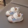 Sapatos de algodão para bebê, sapatos para criança pequena, novo estilo primavera 2026, sola macia, antiderrapante, sapatos casuais versáteis para meninas e meninos.