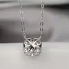 En stock en Fanzhou: Anillo de Mujer con Cadena Integrada en Forma de Almohada Micro-Incrustado de Moissanita, 1-3 Quilates, Plata S925 Chapada en Oro, Venta Directa de Fábrica
