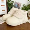 Sapatos brancos de cano alto com pelúcia para mulheres, feios fofos, novo estilo de inverno 2026, sapatos de algodão de nicho, sola grossa, bico largo, botas de neve para mulheres, botas curtas