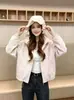 Nuevo Abrigo Corto con Capucha y Volantes de Moda Otoño 2026 para Mujer, Estilo Coreano Cintura con Cordón Holgado Versátil Gabardina
