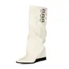 Calças Plissadas Botas Femininas Salto Escondido Decoração com Fivela de Metal Botas Longas Empilhadas Estilo Retrô Bico Fino Perna Larga Emagrecedor Moda Botas de Cano Alto