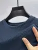 Camiseta de verano fina de seda helada de manga corta para hombre, corte holgado, patrón de gofres, manga media, cuello redondo, top de moda estilo Ins, disponible para venta al por mayor
