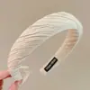 Diadema Nueva Retro 2026 Hace que la Cara se Vea Más Pequeña Diadema Elegante para Mujeres Ilumina la Piel No Aprieta la Cabeza Estilo Perezoso Pinzas para el Cabello Accesorios para el Cabello Mayoreo