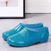 Botas de lluvia zapatos impermeables botas de lluvia zapatos de goma cubrezapatos moda botas de agua para mujer resistentes al desgaste cocina de caña baja para el trabajo antideslizantes botas cortas suela blanda