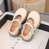 Sapatos de couro para meninas, nova coleção de verão 2024, sapatos de princesa estilosos, estilo coreano, sola macia, sapatilhas antiderrapantes, sapatos de couro versáteis para crianças