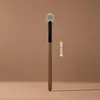 Brocha abanico personalizada para iluminador al estilo de las celebridades de internet, brocha pequeña de abanico de pelo animal para pulir, brocha iluminadora, venta al por mayor de brochas de maquillaje Cangzhou