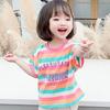 Traje de Verano para Niñas Bebé Elegante Personalidad Infantil Moderno Estilo Coreano Camiseta de Manga Corta a Rayas Arcoíris Pantalones Deportivos con Alfabeto
