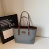 Bolsa Tote Grande Transfronteiriça para Mulheres 2026 Nova Vintage Grande Capacidade Bolsa de Ombro Casual para o Dia a Dia Bolsa de Axila Tendência