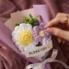 Ramo pequeño de flores de lana tejido terminado tres piezas ramo de flores mini de simulación tejido regalo para mamá recuerdo del Día de la Mujer venta al por mayor