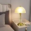 Lámpara de mesa de noche para dormitorio simple estilo francés, sentido avanzado, restaurante, bar, atmósfera creativa, estudio, alto valor de color, lámpara de mesa decorativa