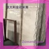 Materiales de Piedra: Mármol Beige Flor Dorada Italiana. Hay muestras disponibles y se pueden procesar para crear diversos acabados superficiales, como superficies de imitación envejecida.