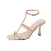 Sandalias de charol ojo de gato, 2026 sandalias de una tira transparentes color nude versátiles, suaves y elegantes, tacones de aguja cuadrados de verano