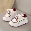 Zapatillas Deportivas para Niñas 2026 Estilo Primavera y Otoño, Suela Suave de Moda, Velcro Antideslizante, Zapatos Blancos Casuales para Niñas Pequeñas