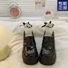 Primavera e Verão com Saia 2025 Novos Mocassins Franceses de Salto Alto Grosso Marrom Retrô Estilo Britânico Sapatos de Couro Pequenos de Sola Grossa para Mulheres