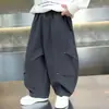 Pantalones de Otoño para Niños 2026 Modelo Nuevo Versátiles Holgados Casuales para Niños Pequeños, Pantalones Deportivos para Niños con Remaches y Diseño Curvo