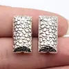 23x12x7.2mm, diámetro del agujero 1.8mm, 7.7g, plata antigua, cuenta rectangular pequeña con agujero, textura de guijarro por ambos lados