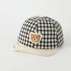 Chapéus de Primavera Super Fofos para Crianças Pequenas, Bonés de Baseball com Aba Macia e Patch Xadrez, Design de Urso, Chapéus de Bico de Pato Infantis para Exportação