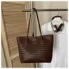 Bolsa tote grande capacidade, luxo leve e estilosa, bolsa de mão de alta moda, bolsa de ombro, bolsa de ombro casual para o dia a dia, moderna