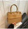 Bolso Cruzado de Hombro Simple de Moda de Nicho para Mujer Nueva Temporada 2026 Bolso de Mano Versátil Elegante Retro