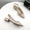 Sandalias de Punta Fina con Remaches Baotou para Mujer 2026 Nuevo Temperamento de Hada Tacón Medio Tacón Grueso Correa Única Moda Zapatos Franceses para Mujer