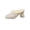 Chinelos Peludos para Mulheres 2026 Nova Moda Versátil para Usar ao Ar Livre Meio Chinelo de Pelúcia Slim-Fit Sapatos de Inverno Novos Chinelos de Algodão de Salto Alto