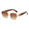 Gafas de sol cuadradas de metal 2025 para mujer, Gafas de sol de diseñador versátiles de lujo ligero, Gafas de sol de celebridad de internet