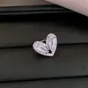 Pinza para Oreja Súper Brillante de Cruz Gota de Agua con Circonita para Mujeres Sin Perforaciones en las Orejas Estilo Dulce Fresco Pendientes de Chica Picante del Milenio Joyería para Orejas de Lujo Ligero y Sensación de Alta Gama