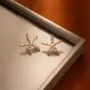 Brincos de Estilo Coreano Ins Pequenos e Delicados Versáteis Design Exclusivo Brincos em Forma de Estrela com Pérolas Incrustadas Joias de Luxo Leve para Mulheres
