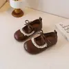 Sapatos de Couro para Meninas 2025 Outono Novo Laço de Pérola Sapatos de Princesa para Meninas Sapatos Soltos para Bebês